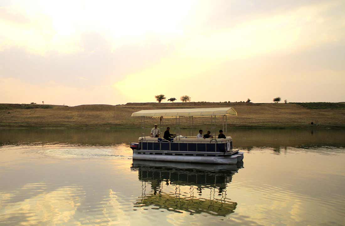 chambal safari boating
