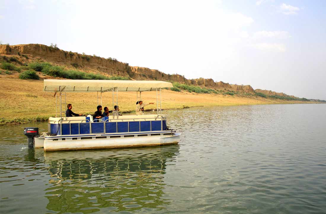 chambal safari boating